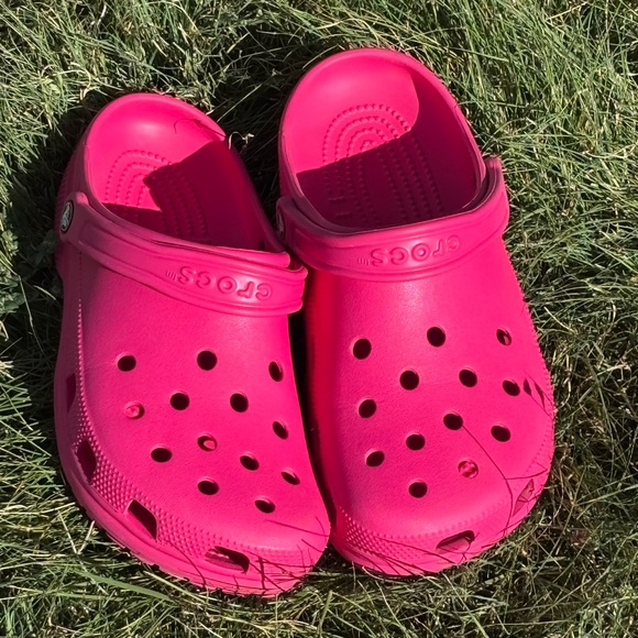 CROCS Vibrant Pink Sandals - Picture 1 of 3